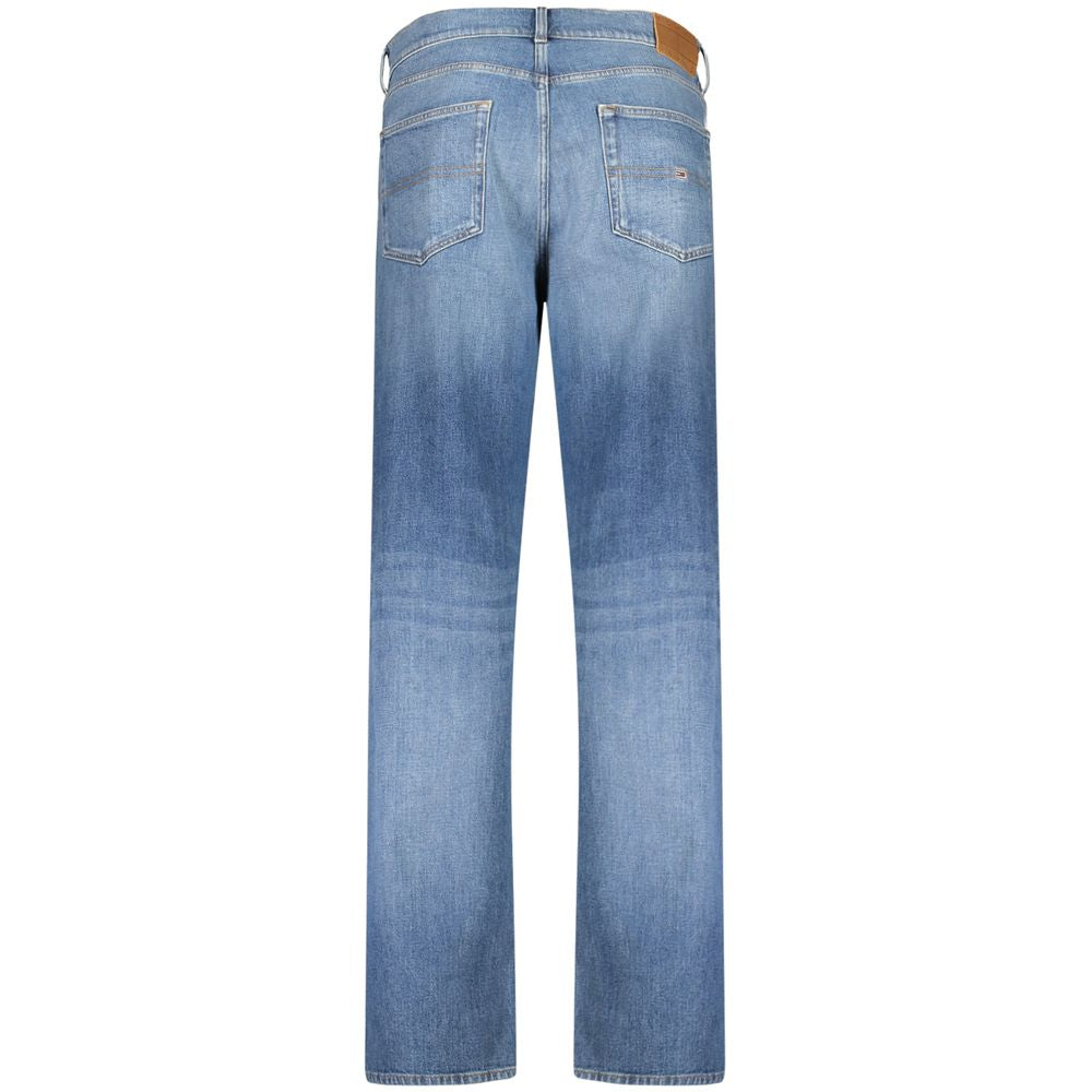Jeans homme en coton bleu Tommy Hilfiger, coupe classique avec ceinture et poches avant visibles.