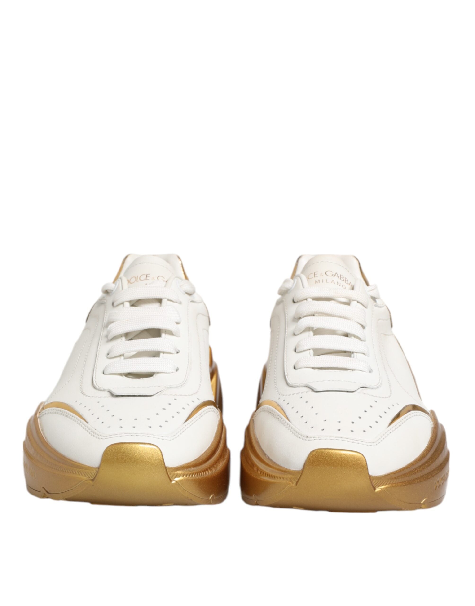Chaussures femmes Dolce & Gabbana DAYMASTER en cuir blanc et or, baskets élégantes avec détails dorés.