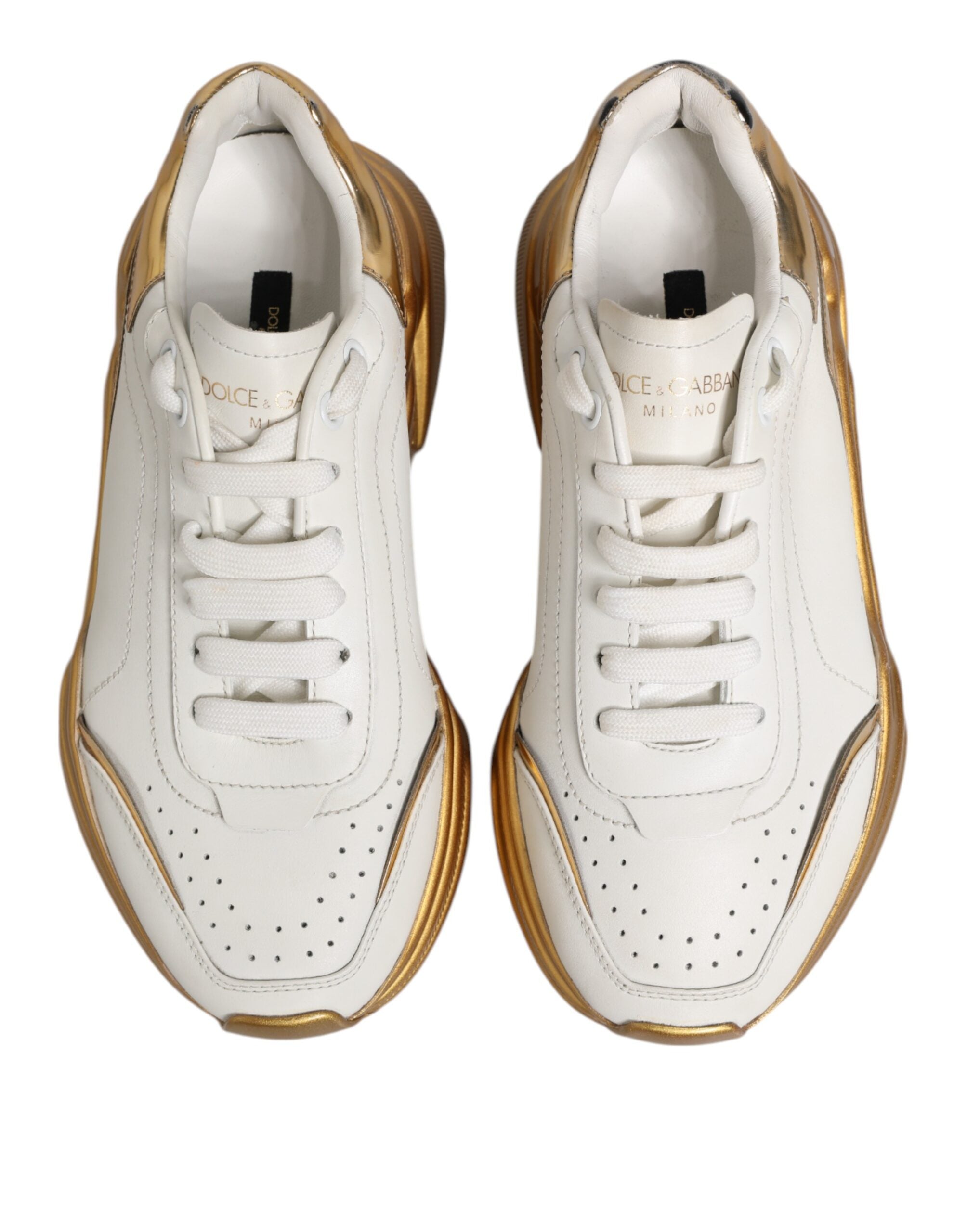 Sneakers en cuir blanc Dolce & Gabbana Daymaster pour femmes, chaussures élégantes avec détails en or.