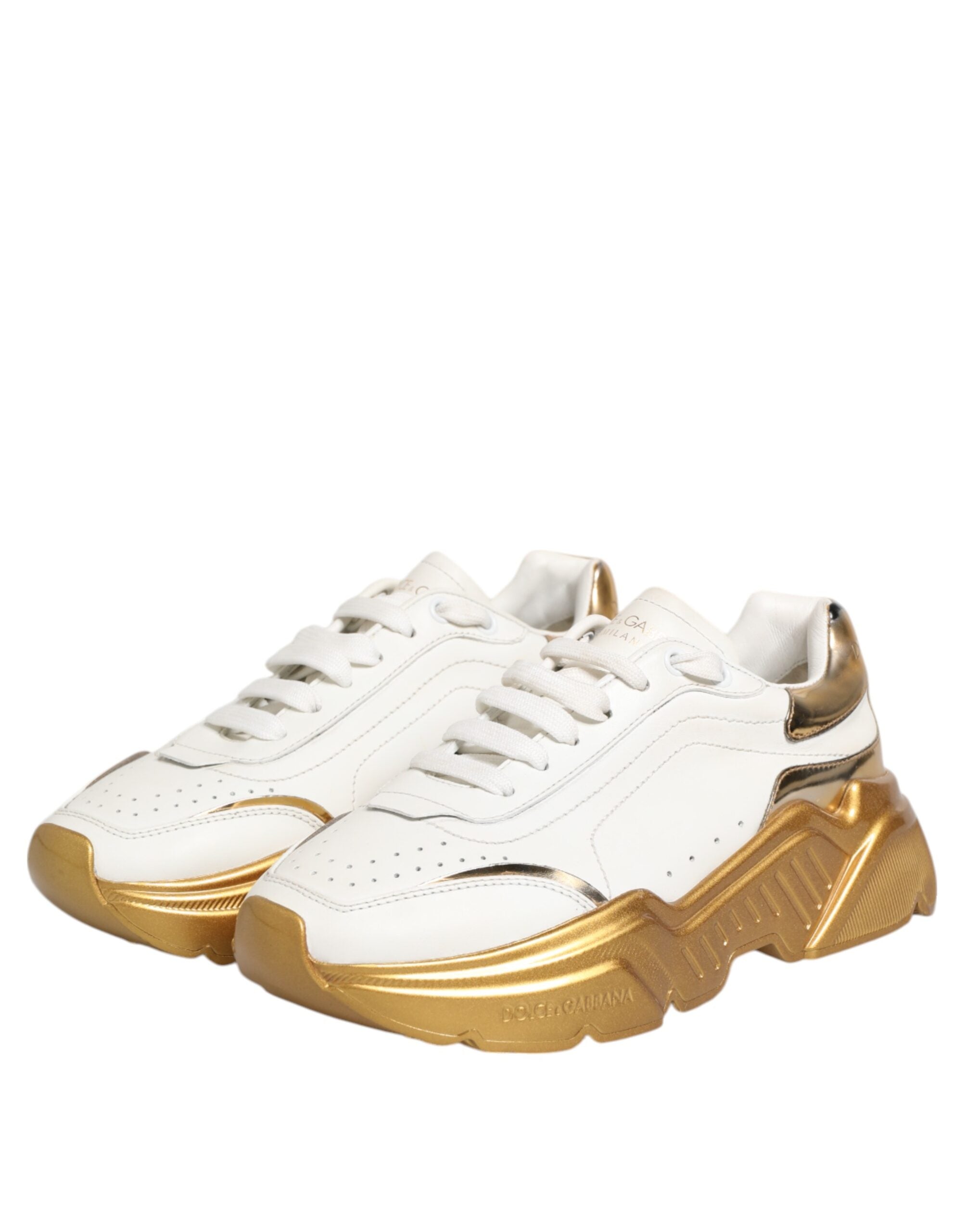 Sneakers en cuir blanc Dolce & Gabbana DAYMASTER pour femmes, chaussures élégantes avec détails en or blanc.