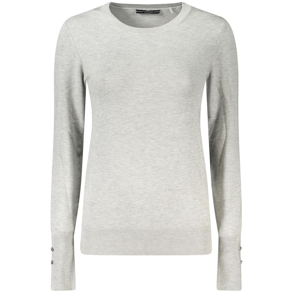 Pull femme gris en viscose Guess Jeans, coupe décontractée, détail côtelé au col et aux manches, style confortable et tendance.