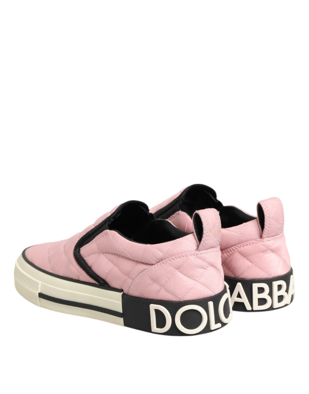 Chaussures slip-on Dolce & Gabbana en nylon matelassé rose avec semelle blanche, style élégant et confortable.