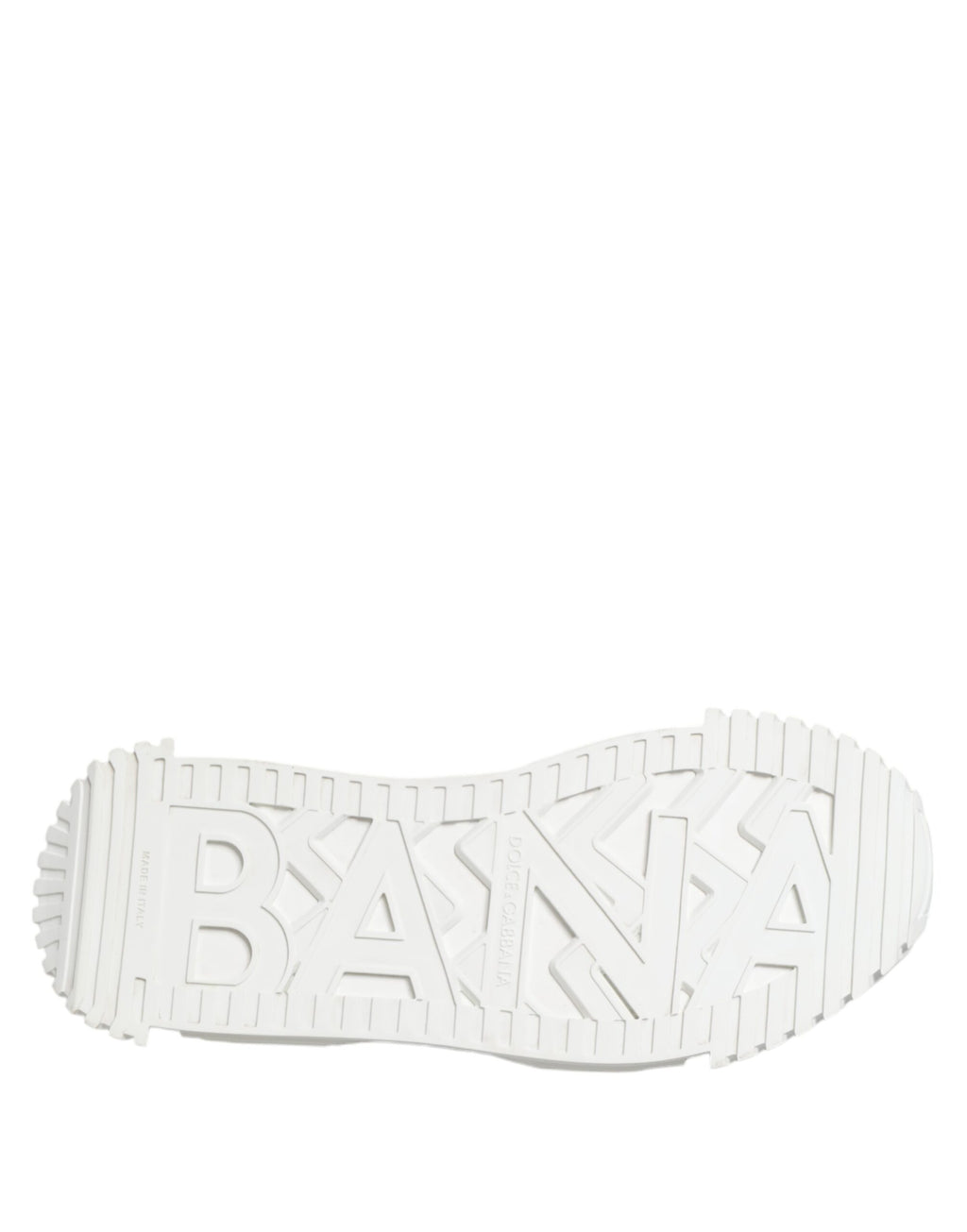 Chaussures sneakers Dolce & Gabbana en toile blanche avec détails en cuir et embellissements, style élégant et moderne.