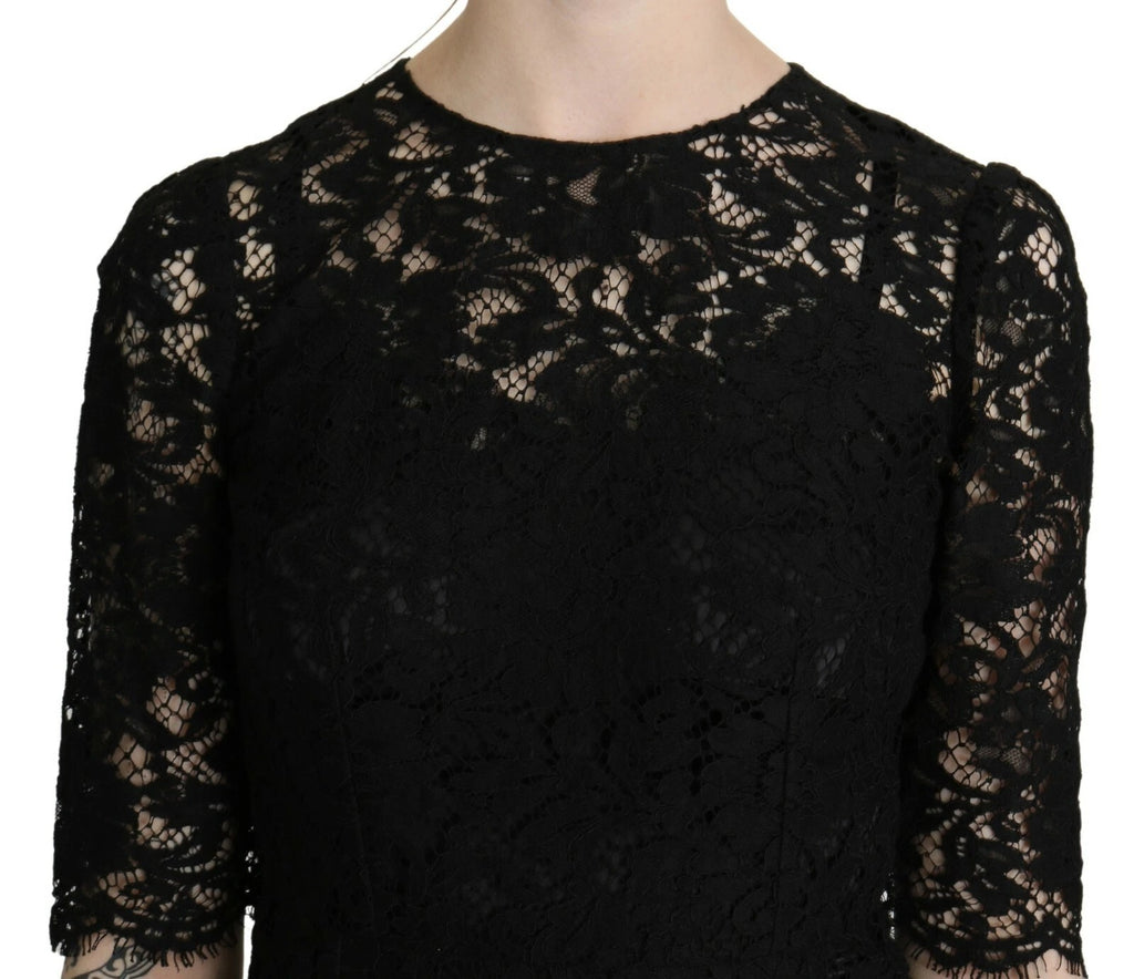 Robe noire Dolce & Gabbana en dentelle florale, coupe fourreau, longueur genoux, élégante et sophistiquée.