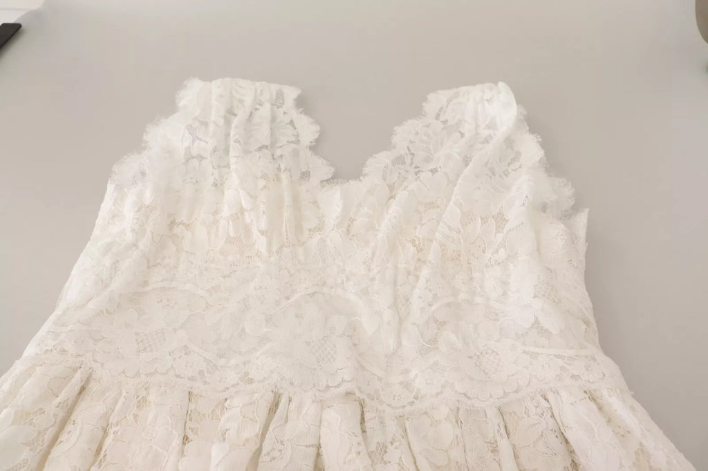Robe longue maxi blanche Dolce & Gabbana avec corsage en dentelle à fleurs, élégante et raffinée pour occasion spéciale.