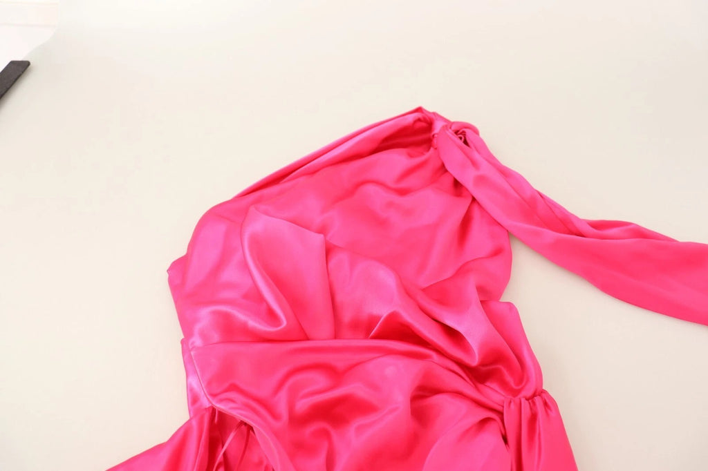 Robe Dolce & Gabbana en soie rose avec nœud, coupe ajustée et épaules dégagées, élégante et raffinée.