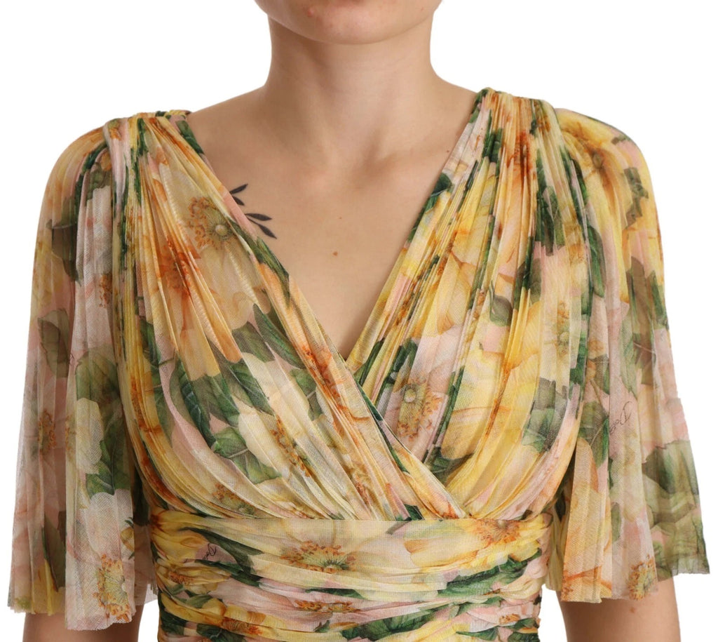 Robe longue plissée jaune à imprimé floral de Dolce & Gabbana, élégante et fluide, pour un style sophistiqué.
