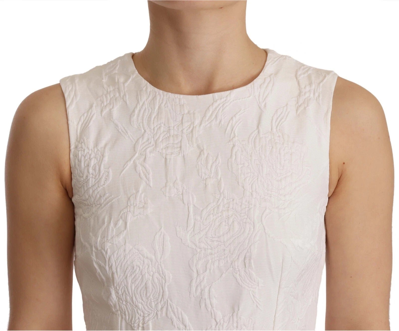 Robe courte sans manche Dolce & Gabbana blanche à motif floral, coupe ajustée et élégante.