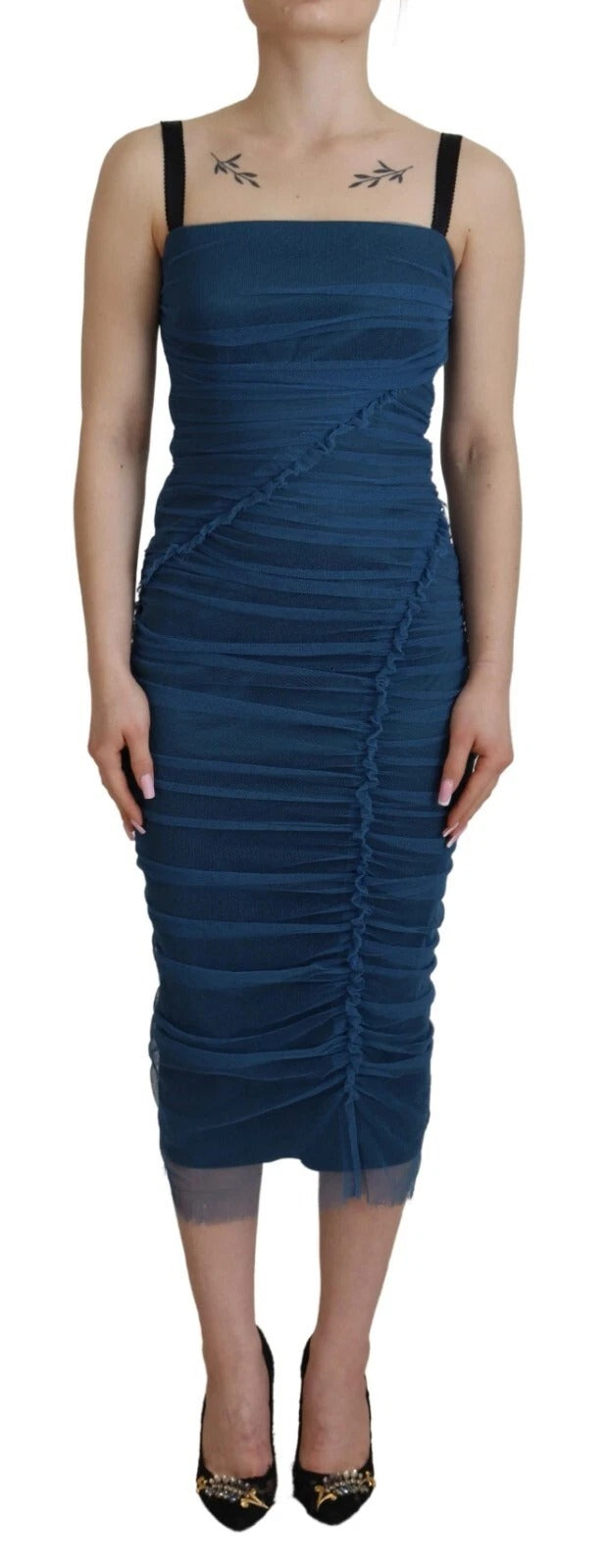 Robe fourreau en tulle bleu avec bordure en maille Dolce & Gabbana, robe moulante avec détails ruchés.