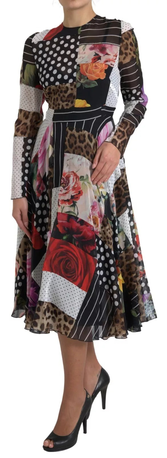Robe Dolce & Gabbana à patchwork multicolore avec motifs floraux et léopard, style élégant et coloré.