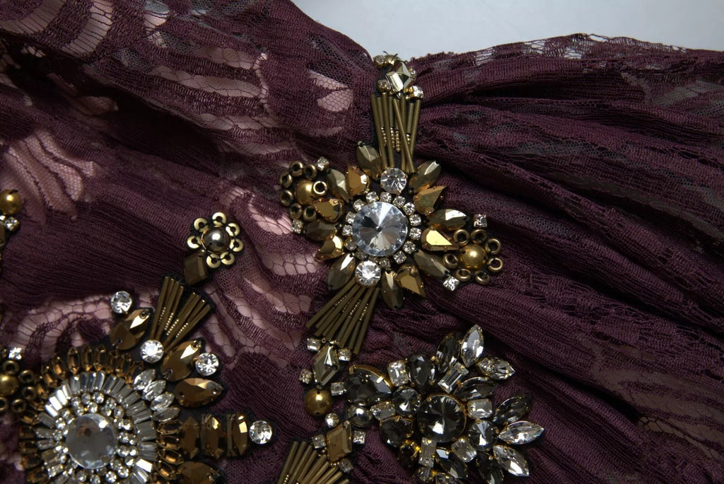 Robe longue violette en viscose avec cristaux de la marque Dolce & Gabbana, coupe en A élégante et sophistiquée.
