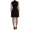 Robe noire sans manches de style bodycon et ligne A de Dolce & Gabbana, mini longueur, ajustée et élégante.