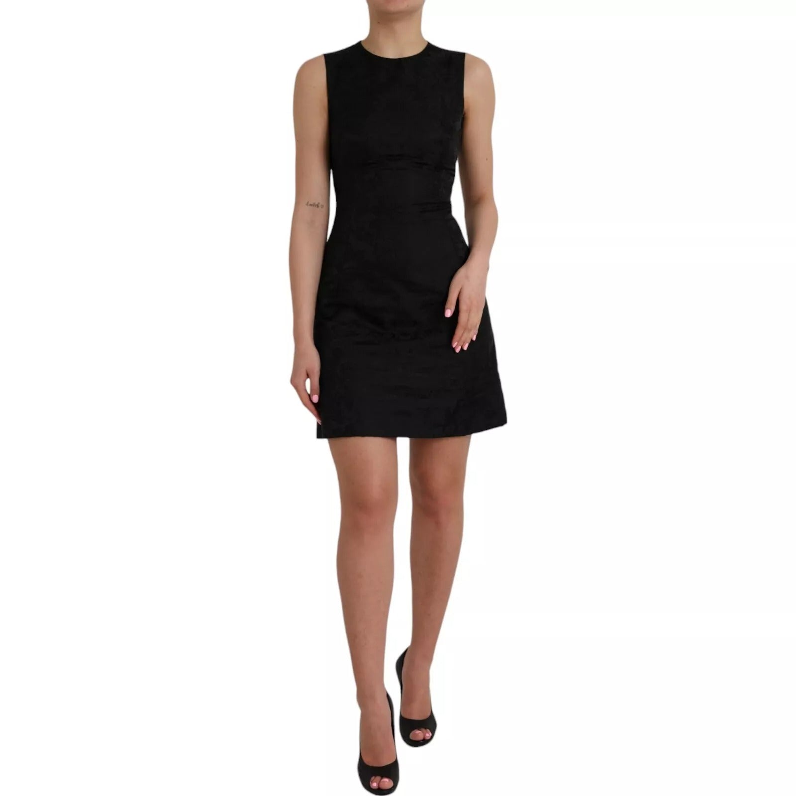 Robe noire sans manches Dolce & Gabbana, coupe moulante et forme A-line, mini longueur, tissu élégant et sophistiqué.