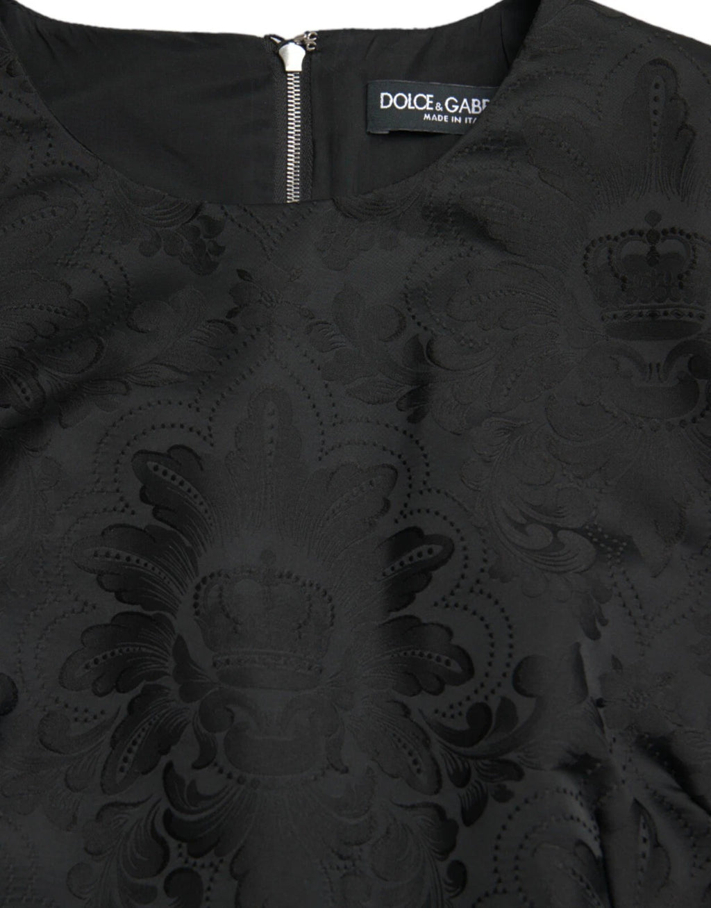 Robe moulante noire sans manches de style bodycon et A-line de Dolce & Gabbana, courte et élégante.