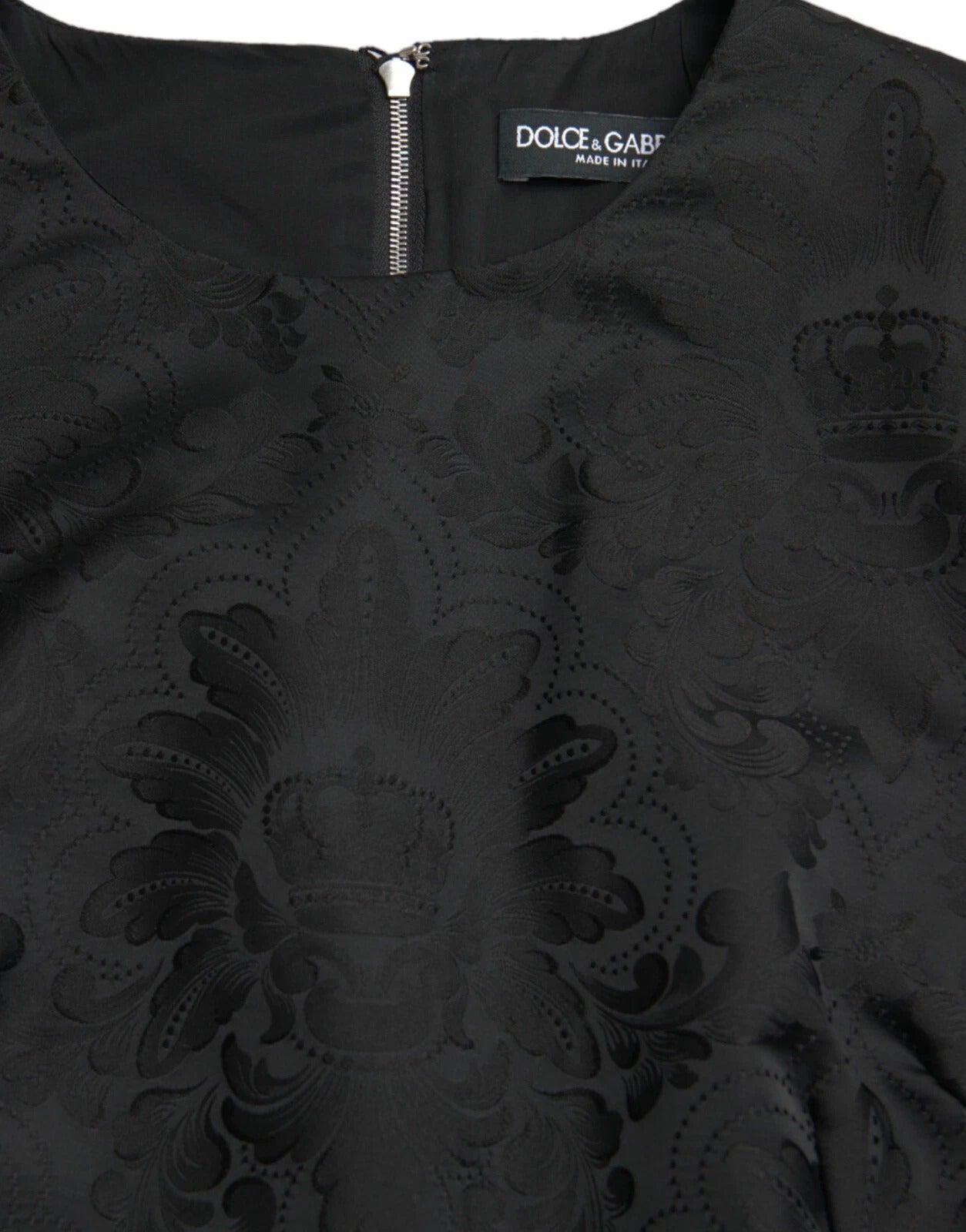 Robe moulante noire sans manches de style bodycon et A-line de Dolce & Gabbana, courte et élégante.