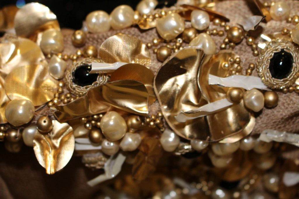 Blouse en cristal Dolce & Gabbana Gold SPECIAL Piece, pièce de défilé avec détails brillants et design élégant.