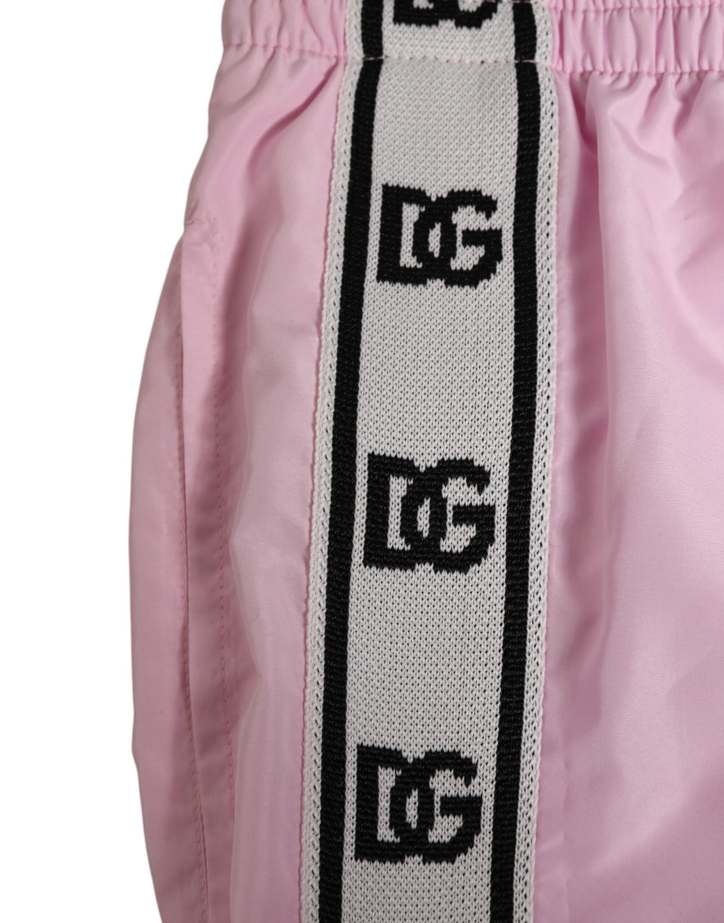 Maillot de bain homme Dolce & Gabbana en nylon rose avec logo et rayures latérales, parfait pour la plage.