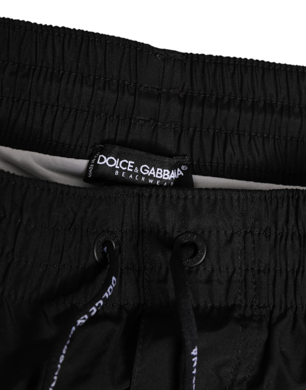 Maillot de bain homme Dolce & Gabbana noir et blanc à rayures avec logo DG, coupe courte.