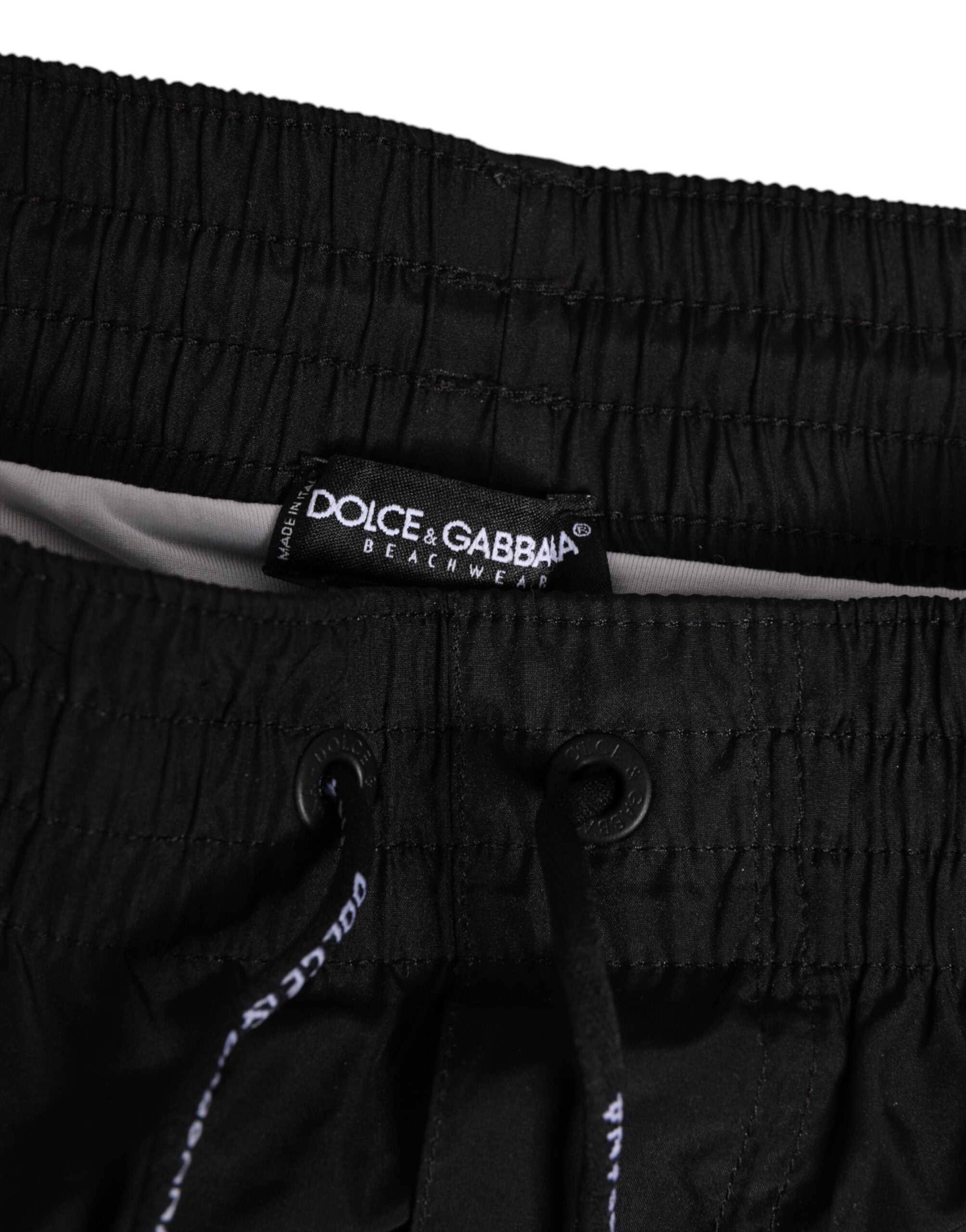 Maillot de bain homme Dolce & Gabbana noir et blanc à rayures avec logo DG, coupe courte.