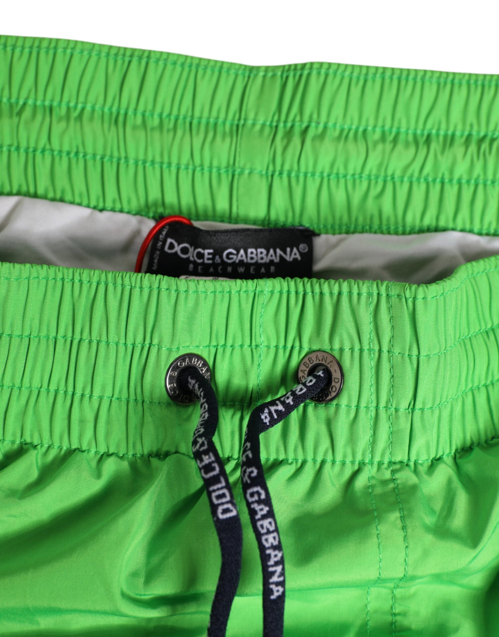 Shorts de bain pour homme en nylon vert Dolce & Gabbana avec cordon de serrage, style décontracté et confortable.