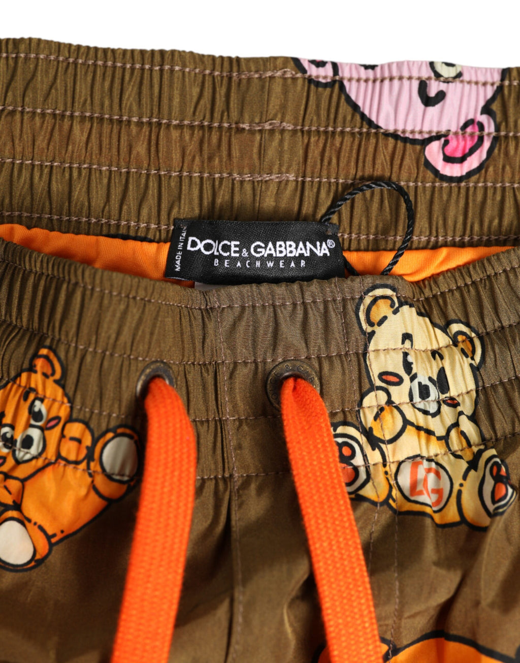 Shorts de bain pour hommes Dolce & Gabbana avec ourson multicolore marron, design original et confortable pour la plage.