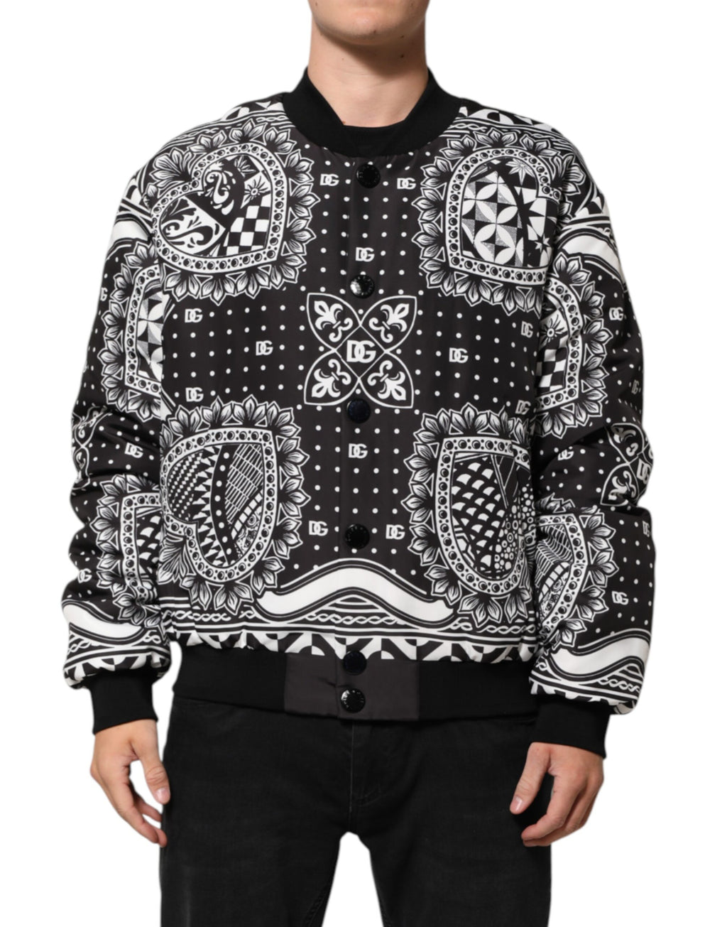 Veste bomber Dolce & Gabbana à motif bandana noir et blanc, veste tendance en tissu léger, style décontracté et élégant.