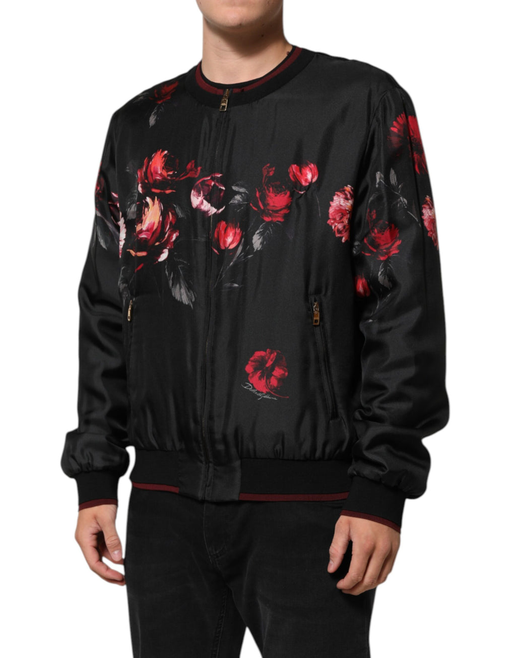 Veste bomber en soie noire et rouge à fleurs Dolce & Gabbana, élégante et féminine, vue de face.