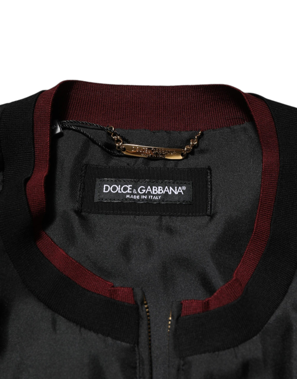 Veste bomber en soie noire et rouge à fleurs Dolce & Gabbana, style élégant avec motif floral sophistiqué.
