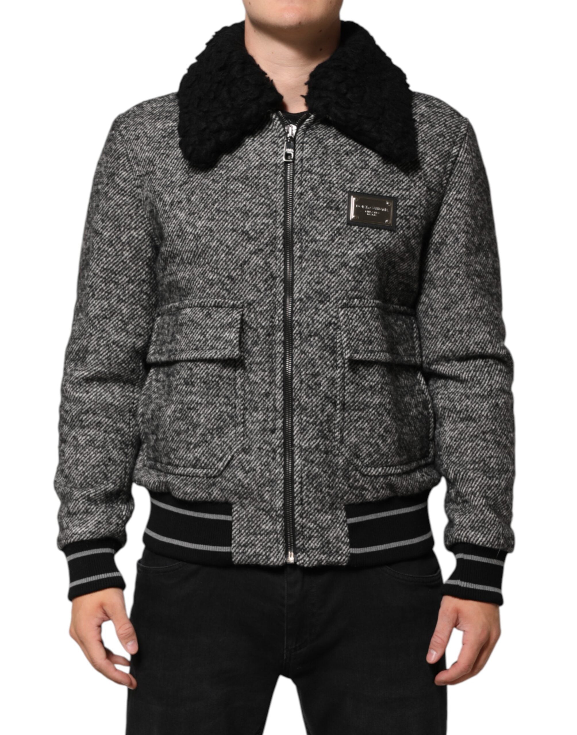 Veste bomber en laine gris à chevrons avec col en shearling Dolce & Gabbana, vue de face, détails du col et de la coupe.