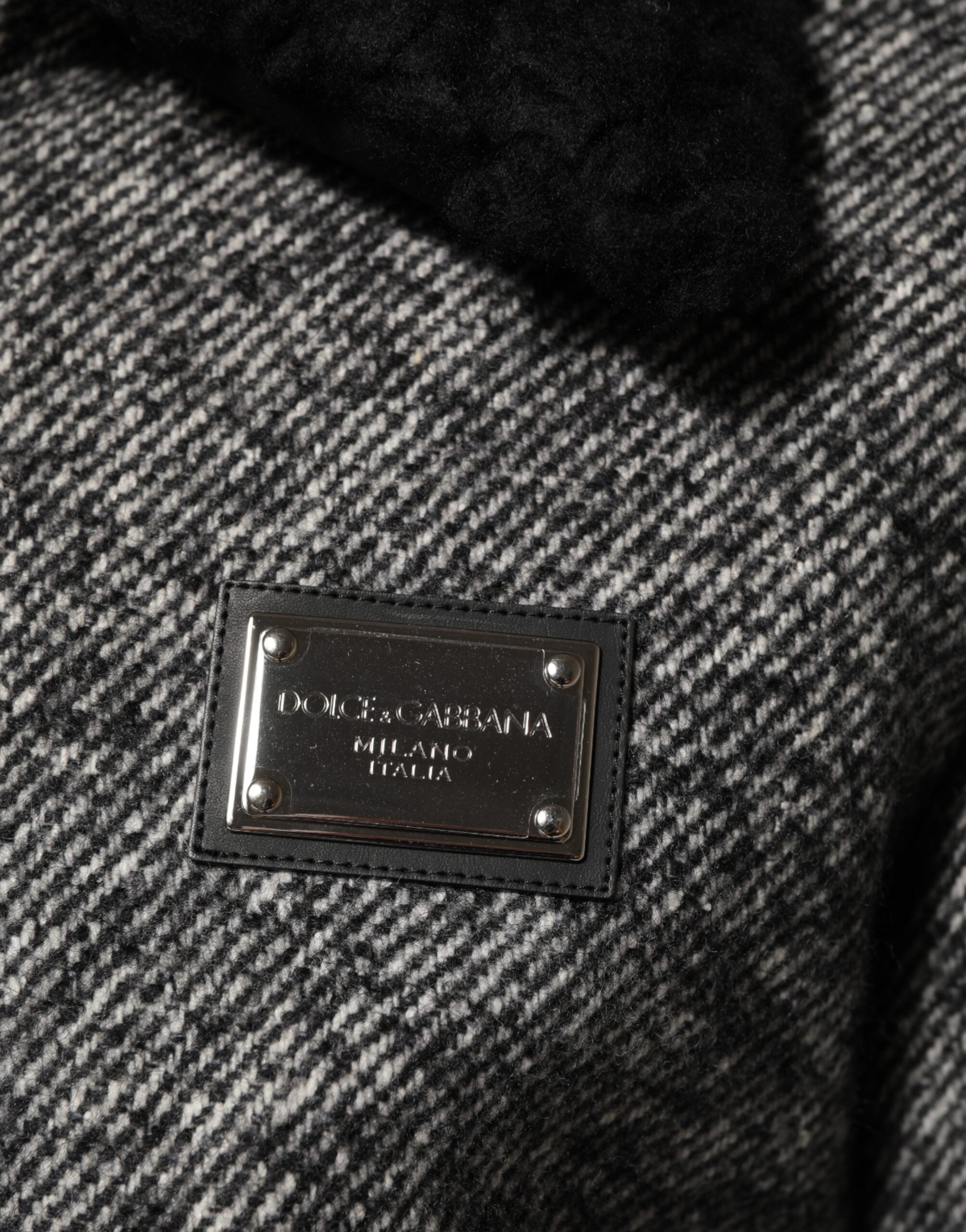 Veste bomber en laine gris à chevrons avec col en shearling, Dolce & Gabbana, style élégant et chaud pour l'hiver.
