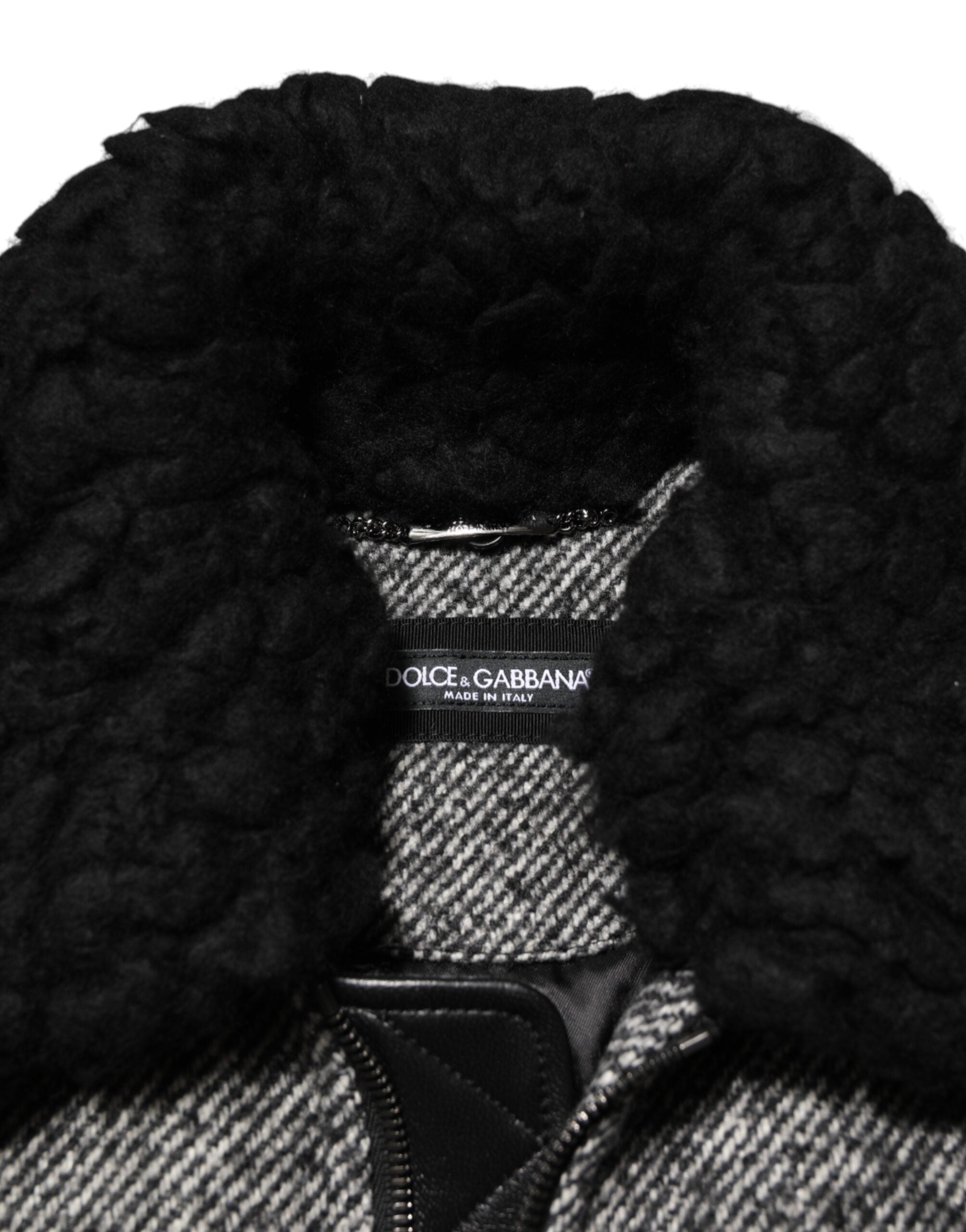 Veste bomber en laine grise à chevrons avec col en shearling de Dolce & Gabbana, élégante et sophistiquée.