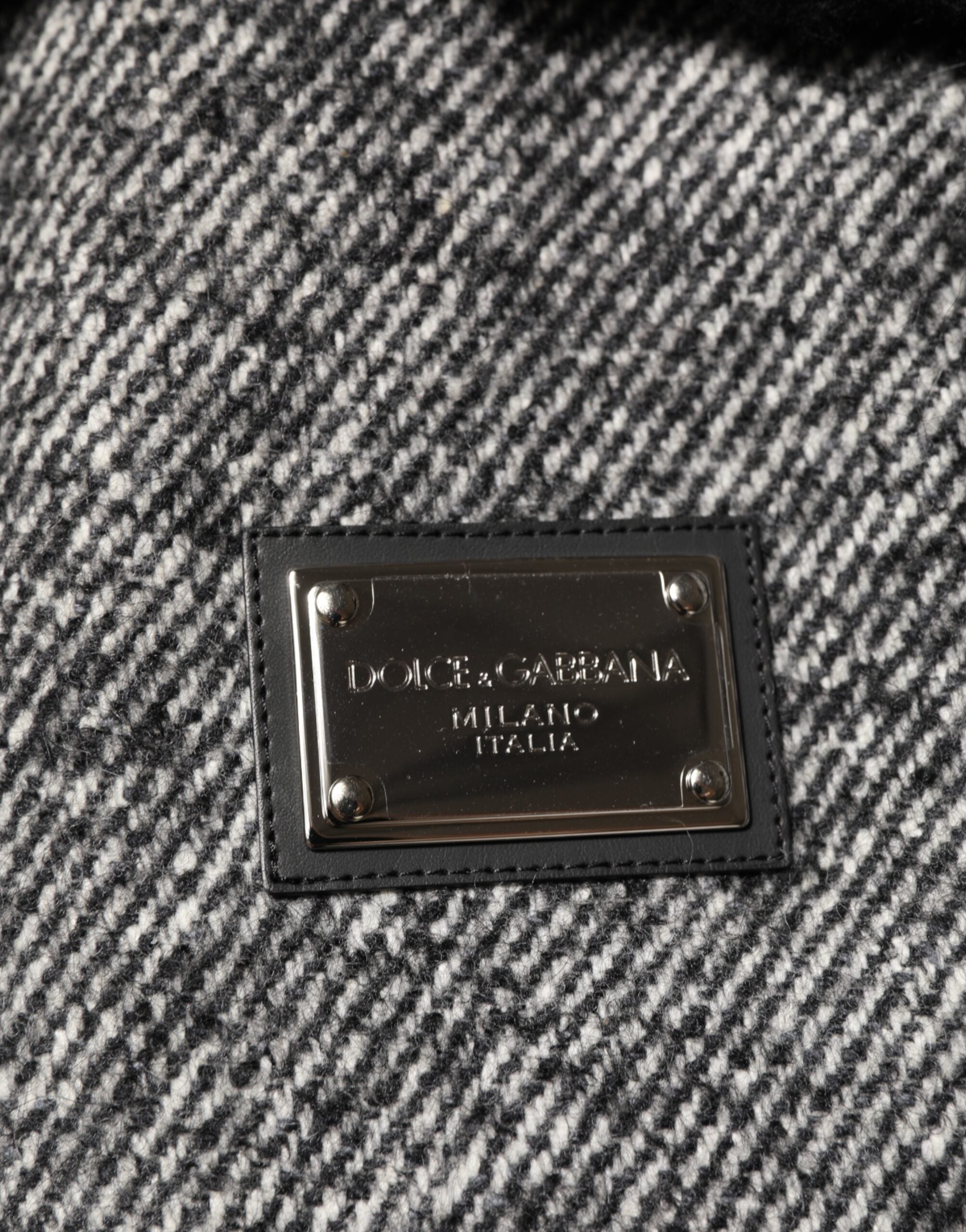 Veste bomber en laine gris à chevrons avec col en shearling Dolce & Gabbana, élégante et chaud, vue de face.