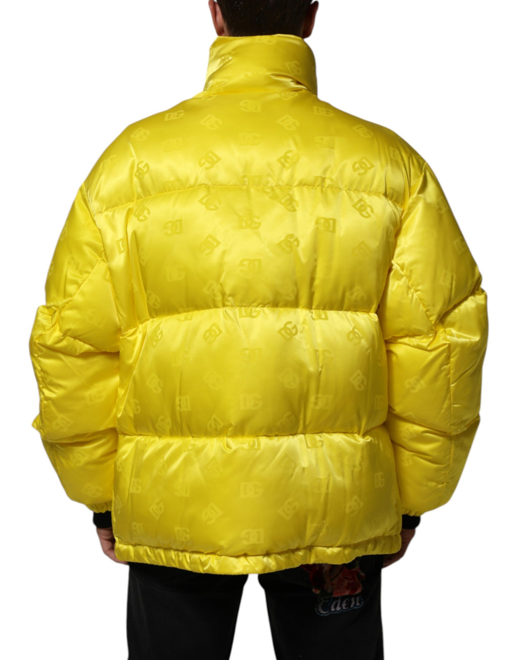 Veste homme en nylon jaune Dolce & Gabbana, bomber matelassé avec logo, style décontracté et moderne.