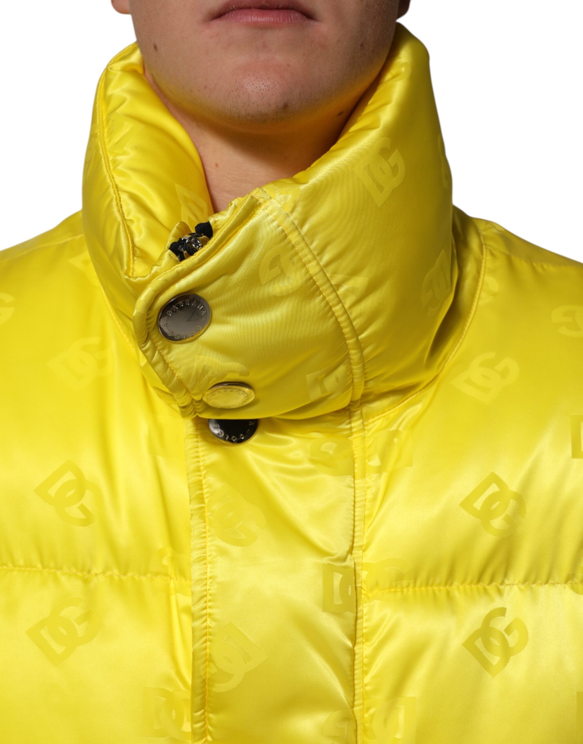 Veste homme Dolce & Gabbana en nylon jaune avec logo puffer bomber, veste matelassée élégante et tendance.
