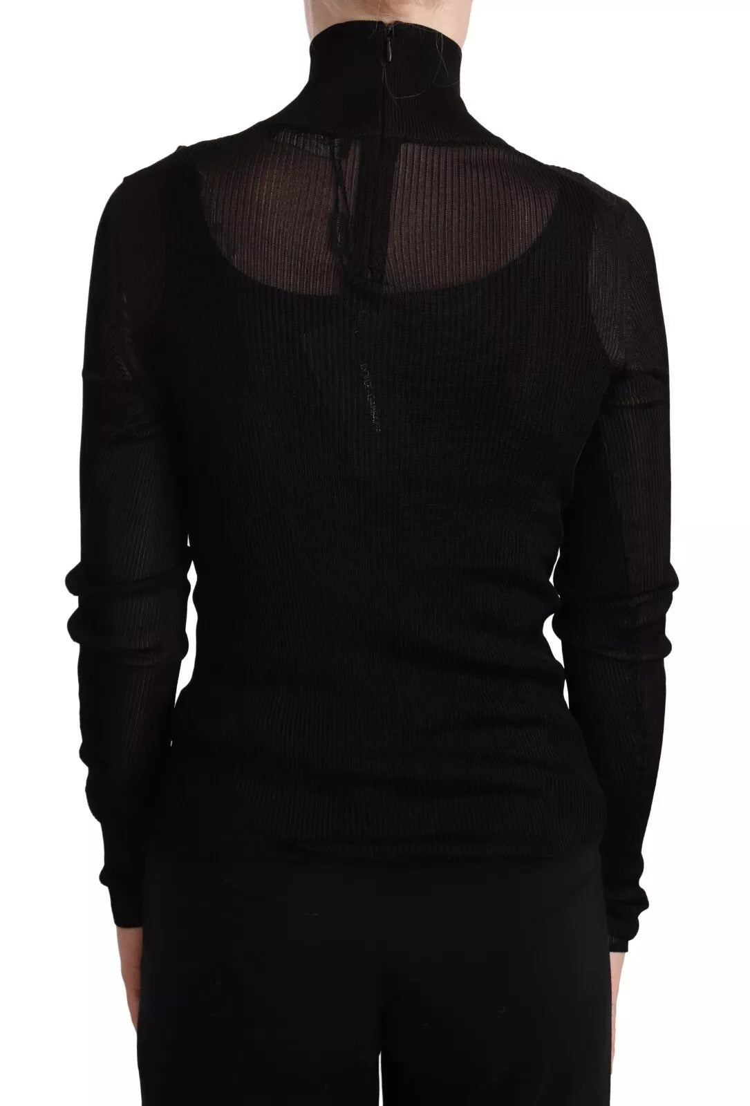Pull noir ajusté Dolce & Gabbana avec col roulé en maille fine, porté sur mannequin.