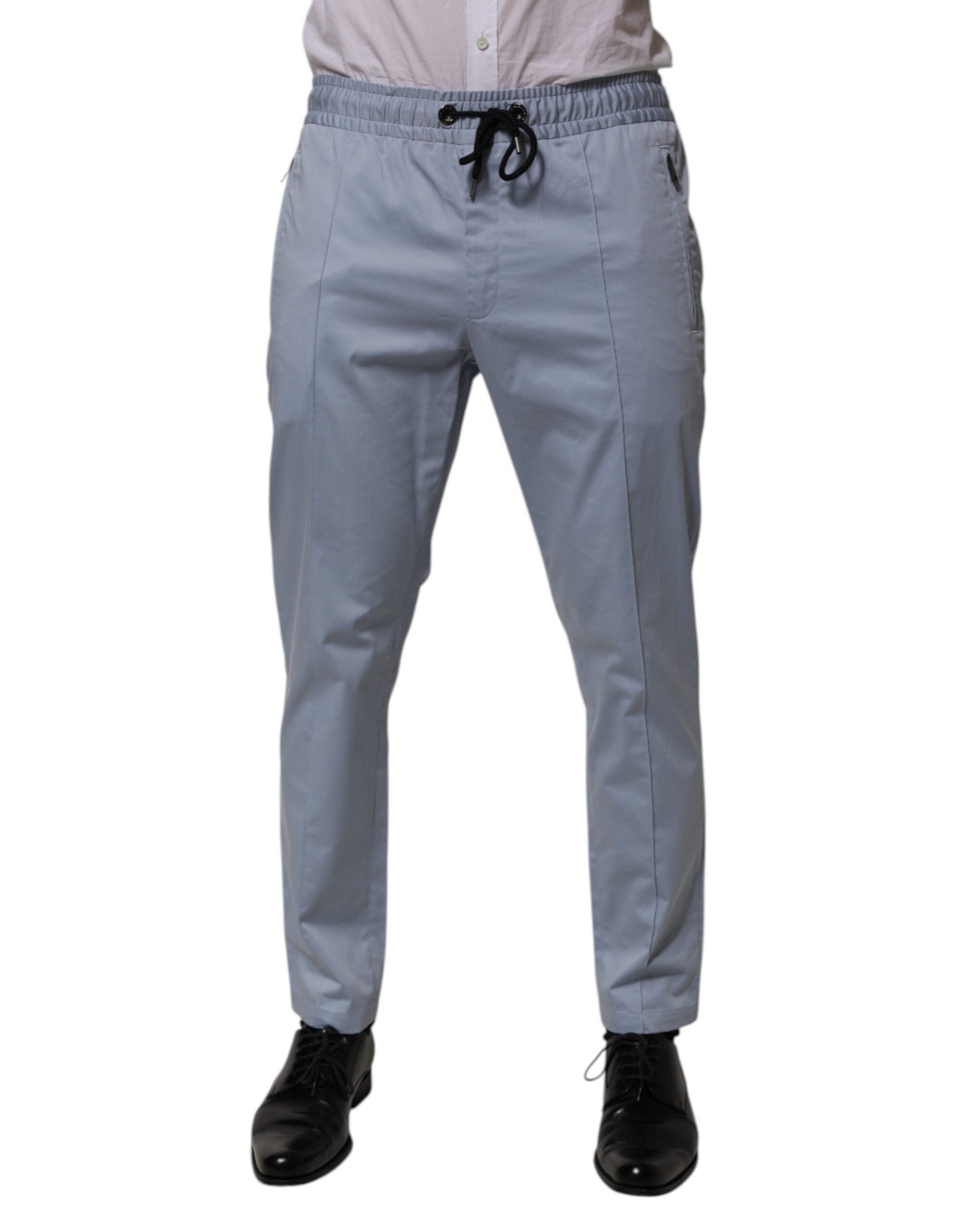 Pantalon homme Dolce & Gabbana Light Blue en coton, à cordon de serrage et taille élastique, vue de face sur fond blanc.