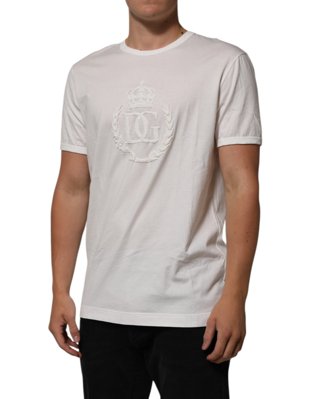 T-shirt blanc en coton Dolce & Gabbana avec embossage de la couronne DG, vue de face, tissu doux et design élégant.