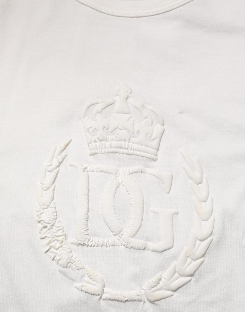 T-shirt blanc en coton Dolce & Gabbana avec embossage de couronne DG pour homme, vue de face.
