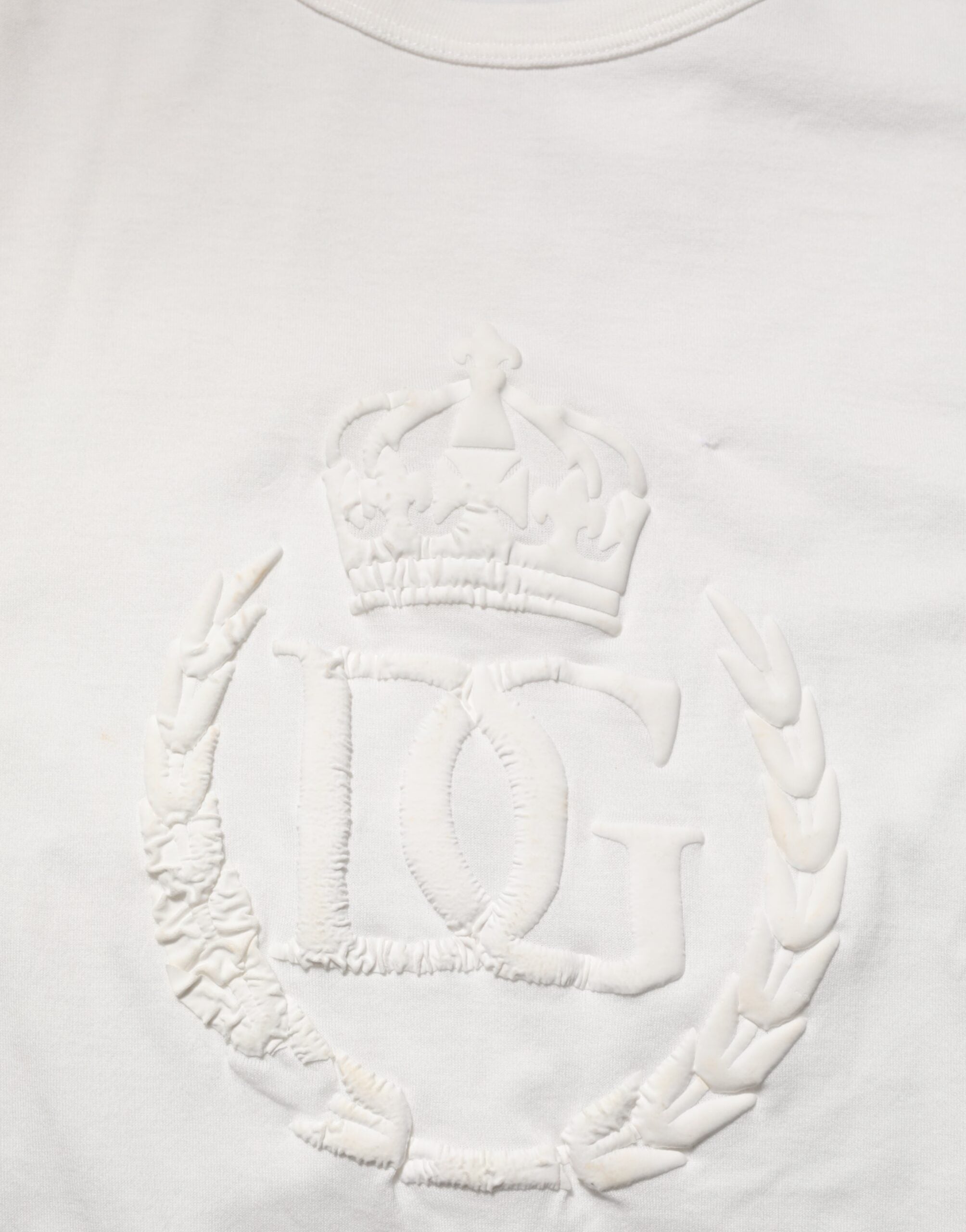 T-shirt blanc en coton Dolce & Gabbana avec embossage de couronne DG pour homme, vue de face.
