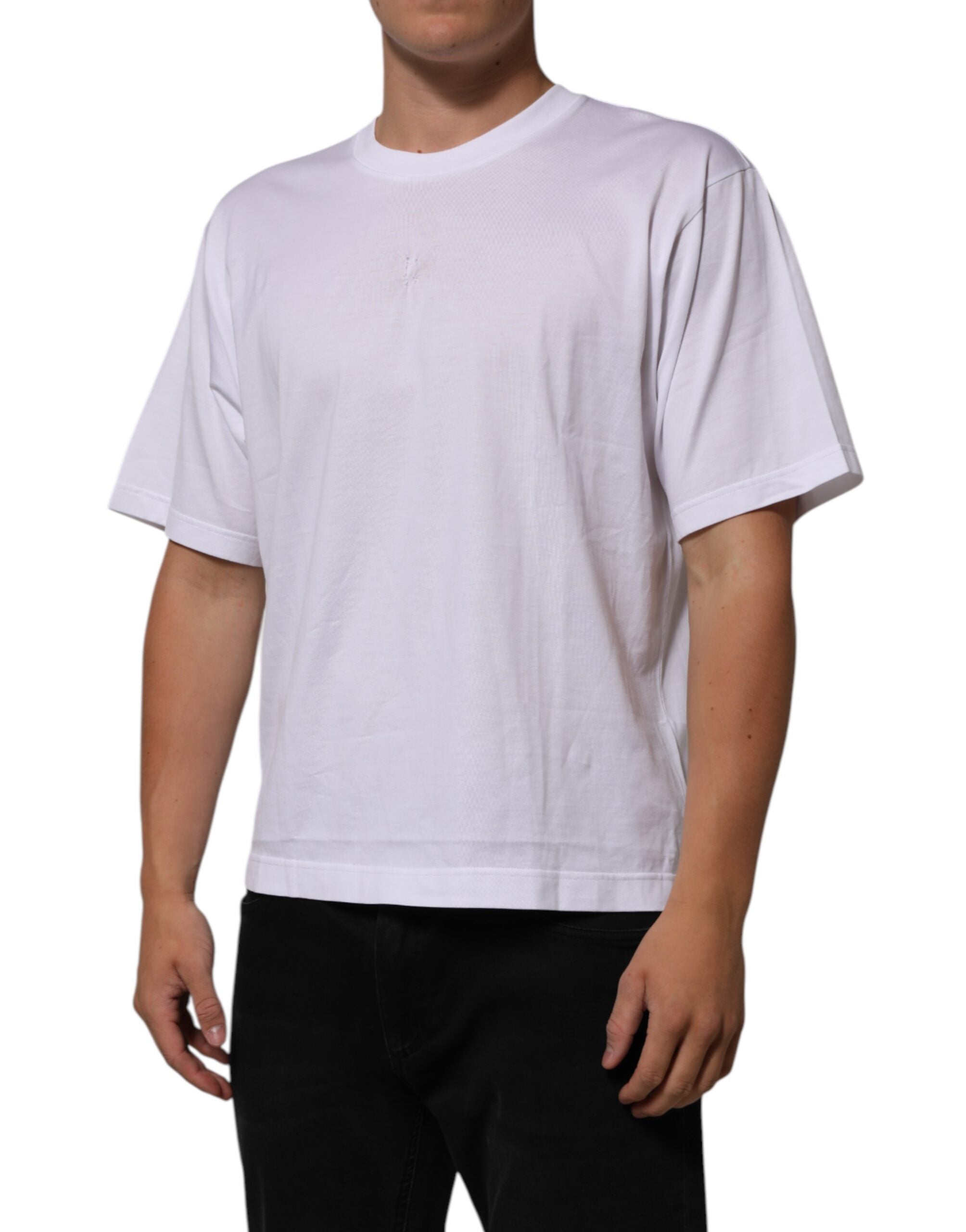 T-shirt homme Dolce & Gabbana blanc en coton avec logo patch à col rond, style décontracté et moderne.