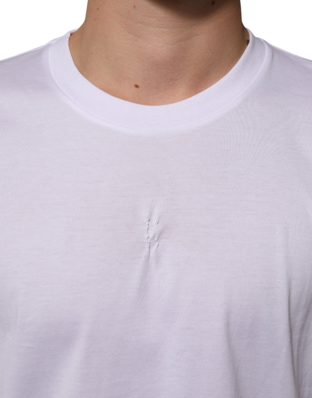 T-shirt blanc en coton Dolce & Gabbana avec logo patch à col rond pour homme, vue front.