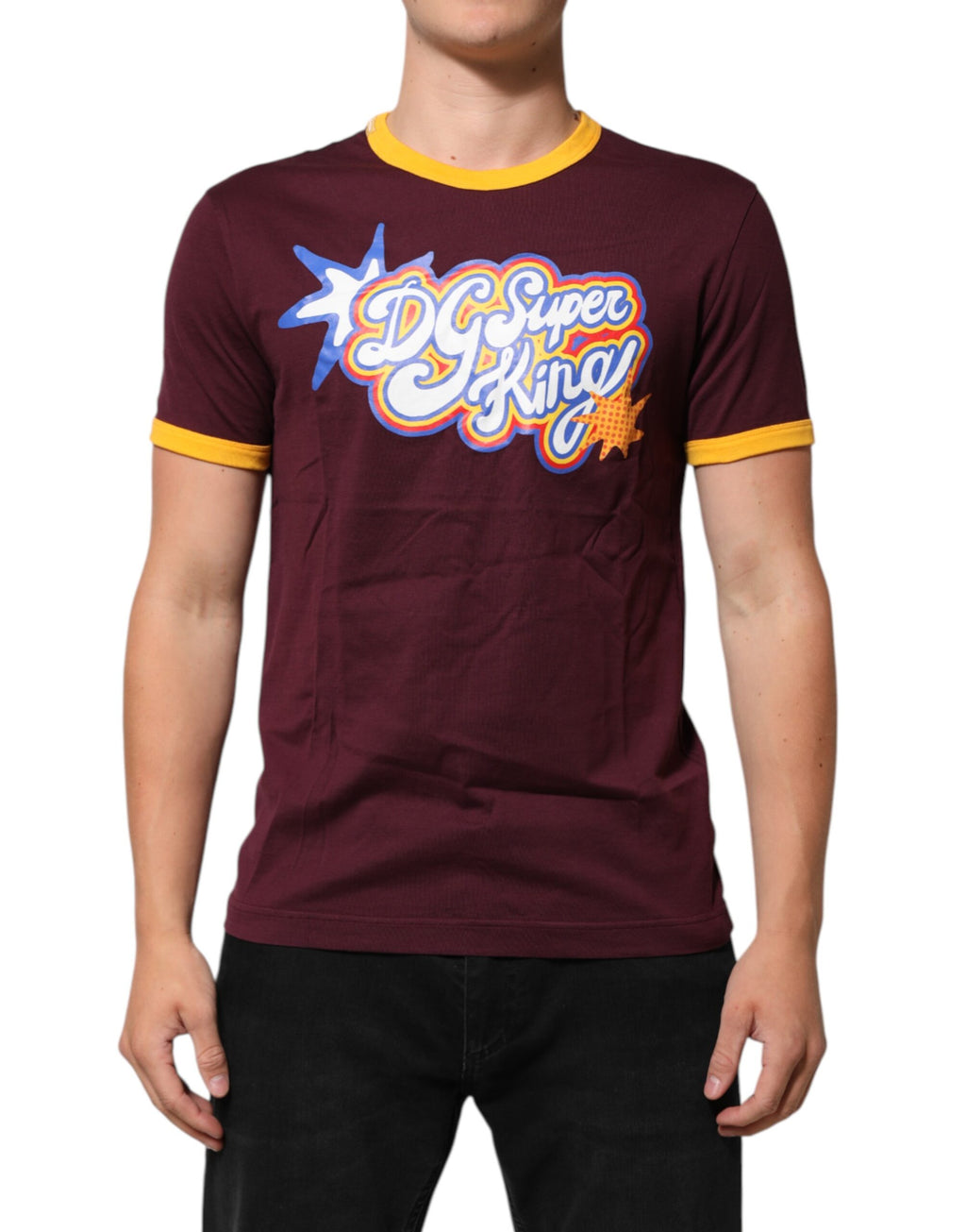 T-shirt Dolce & Gabbana en coton bordeaux avec logo DG Super King, design élégant et confortable.