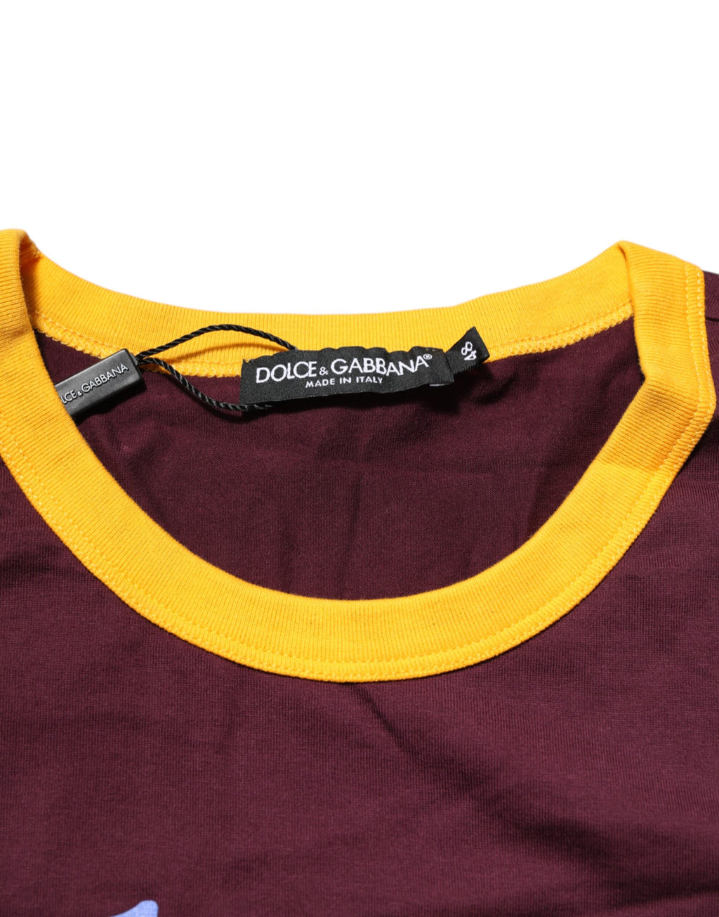T-shirt Dolce & Gabbana en coton bordeaux avec logo DG Super King, coupe classique et design élégant.