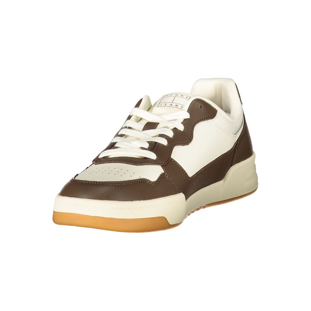 Sneakers blanches en polyuréthane pour homme de Tommy Hilfiger, style décontracté avec semelle blanche et logo discret.