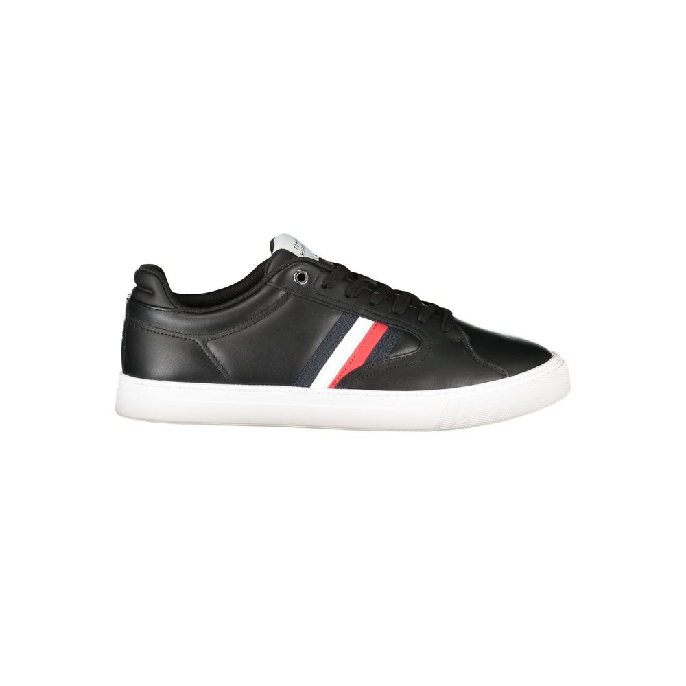 Sneaker homme en polyester noir de Tommy Hilfiger, vue de profil avec semelle blanche et design élégant.