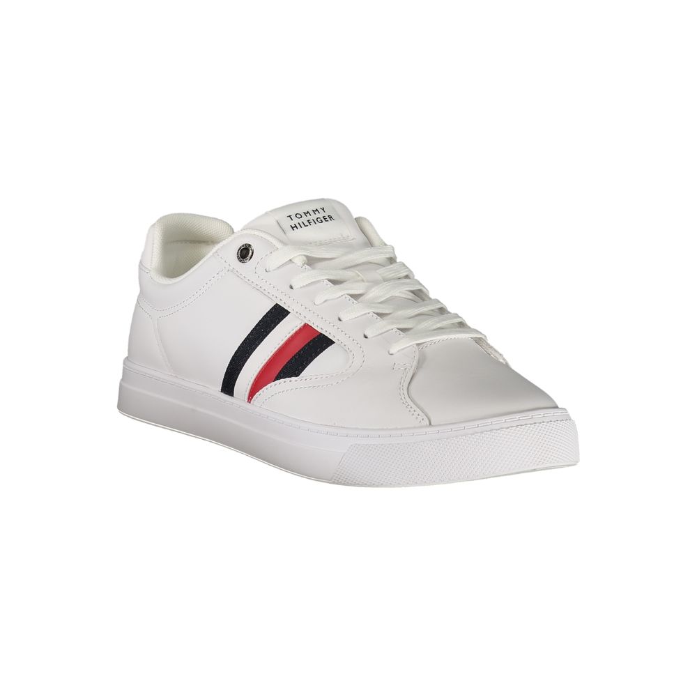 Sneakers en cuir blanc pour homme de la marque Tommy Hilfiger, avec design moderne et détails élégants.