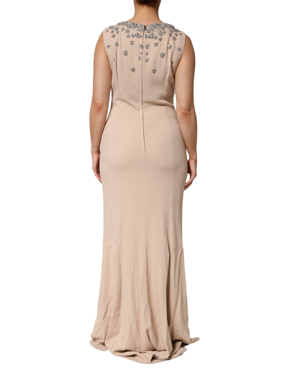 Robe Dolce & Gabbana nude écru ornée de perles et cristaux, vêtement élégant avec embellissements scintillants.