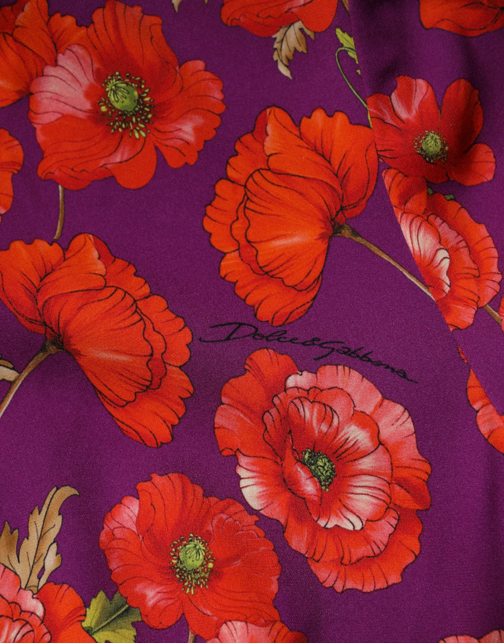 Robe midi en soie violette à imprimé floral Dolce & Gabbana, coupe ajustée et élégante, vue de face.