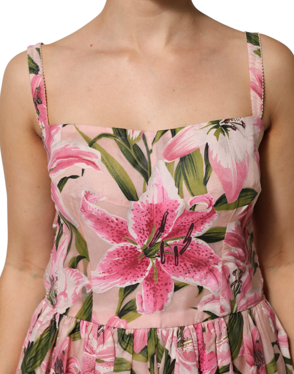 Robe midi sans manches Dolce & Gabbana à imprimé floral de lis rose, style élégant et féminin.