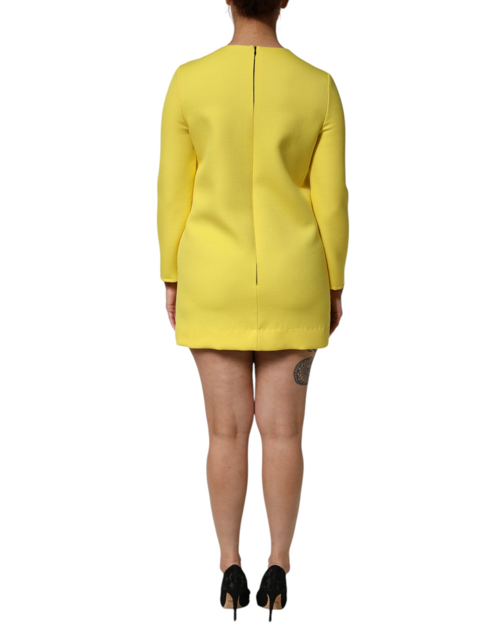 Robe courte longue à manches longues en viscose acétate jaune de Dolce & Gabbana, élégante et fluide.